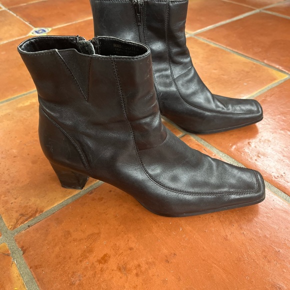 Anne Klein leather boots - Picture 3 of 4